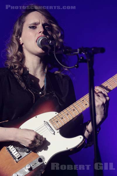 ANNA CALVI - 2014-02-15 - PARIS - Le Trianon - 